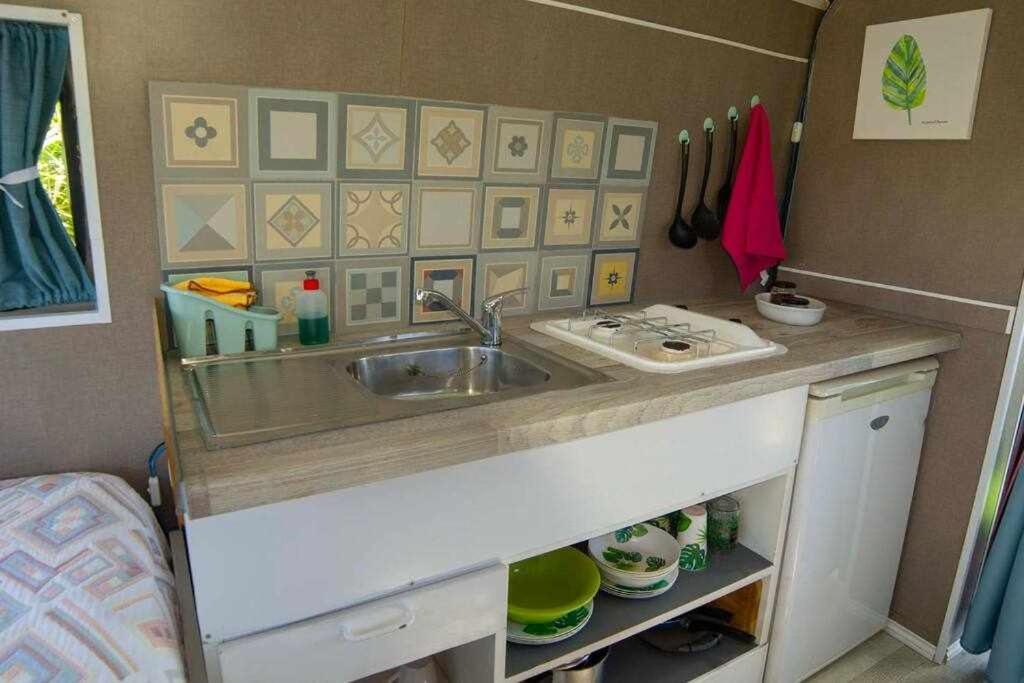 Jabuti Autocaravana Con Porche Y Aparcamiento カディス エクステリア 写真
